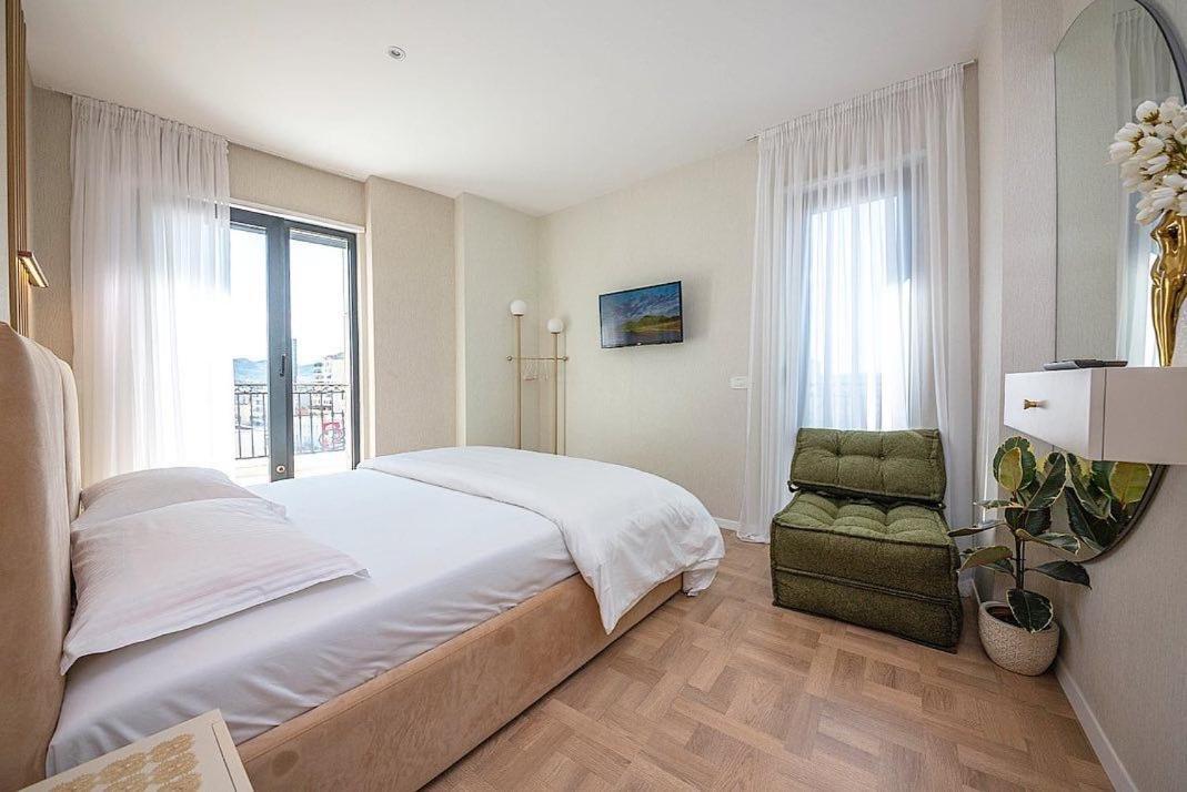 Terrace Square View Apartament *
