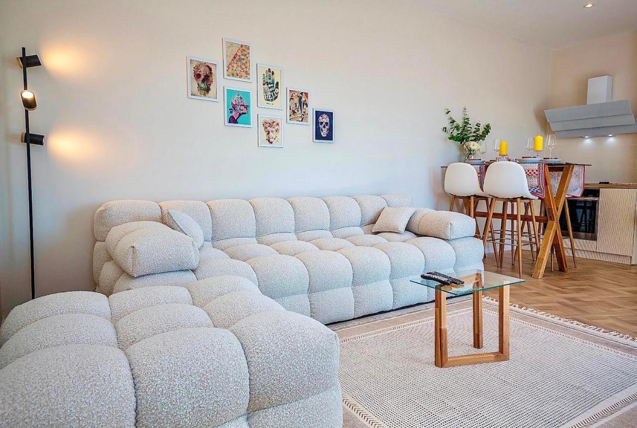 Terrace Square View Apartment