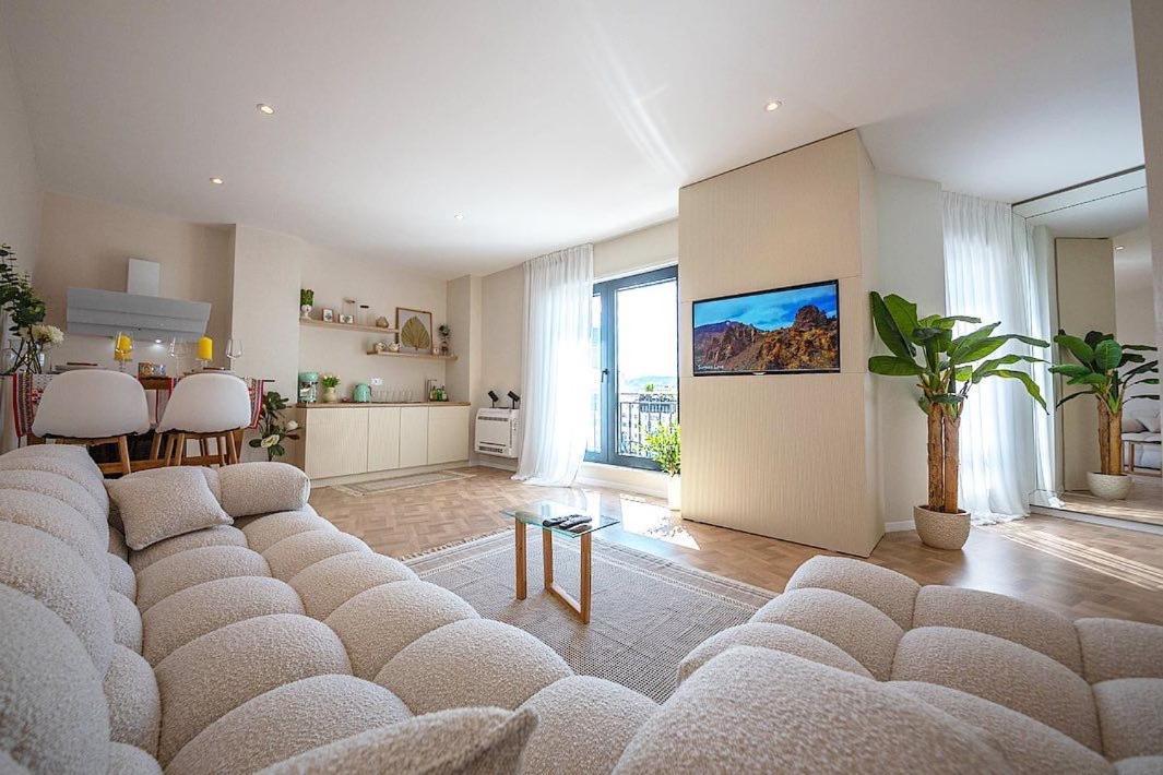 Terrace Square View Apartment Tirana